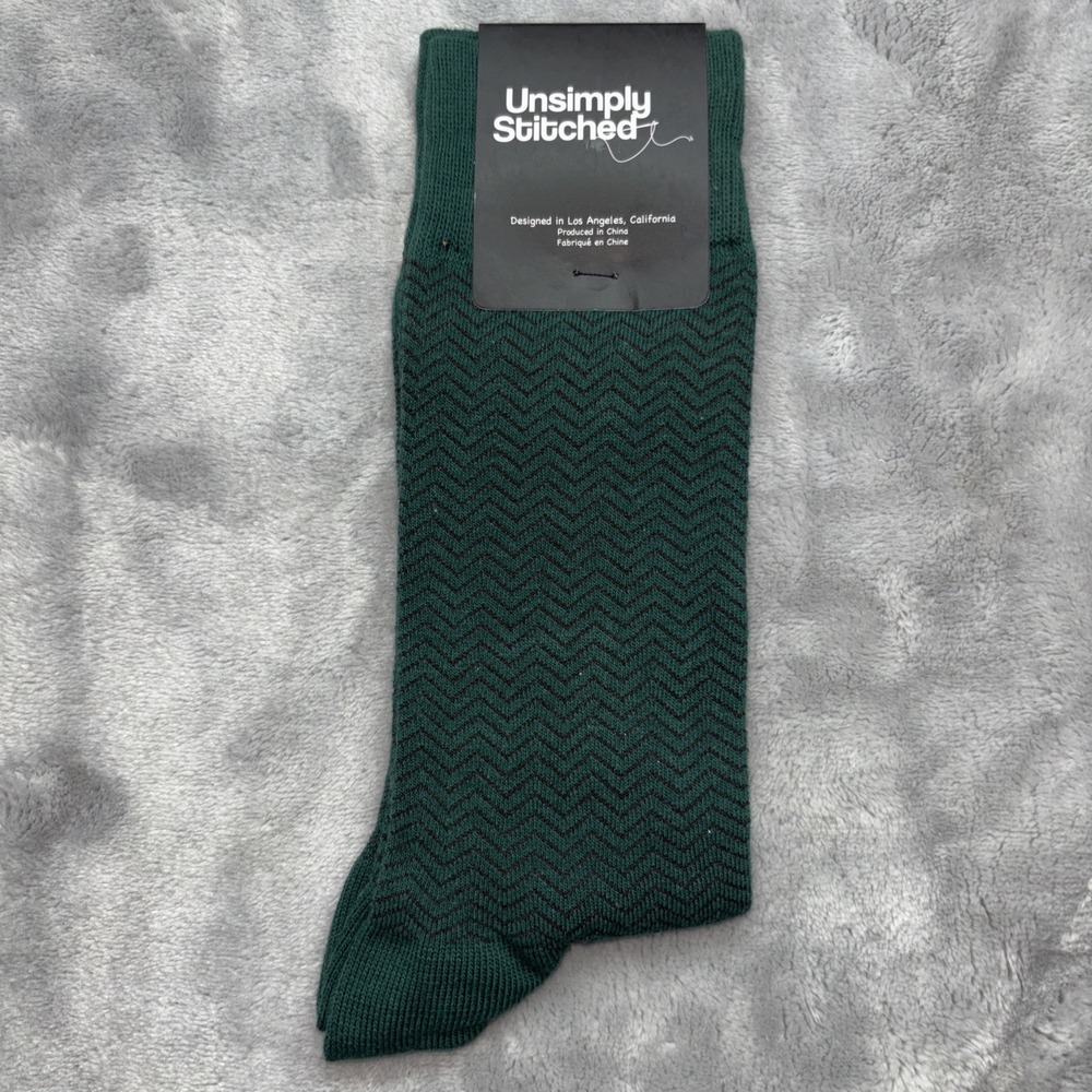Unsimply Stitched crew socks in a chevron patterned green‎ 8-13 NWT
